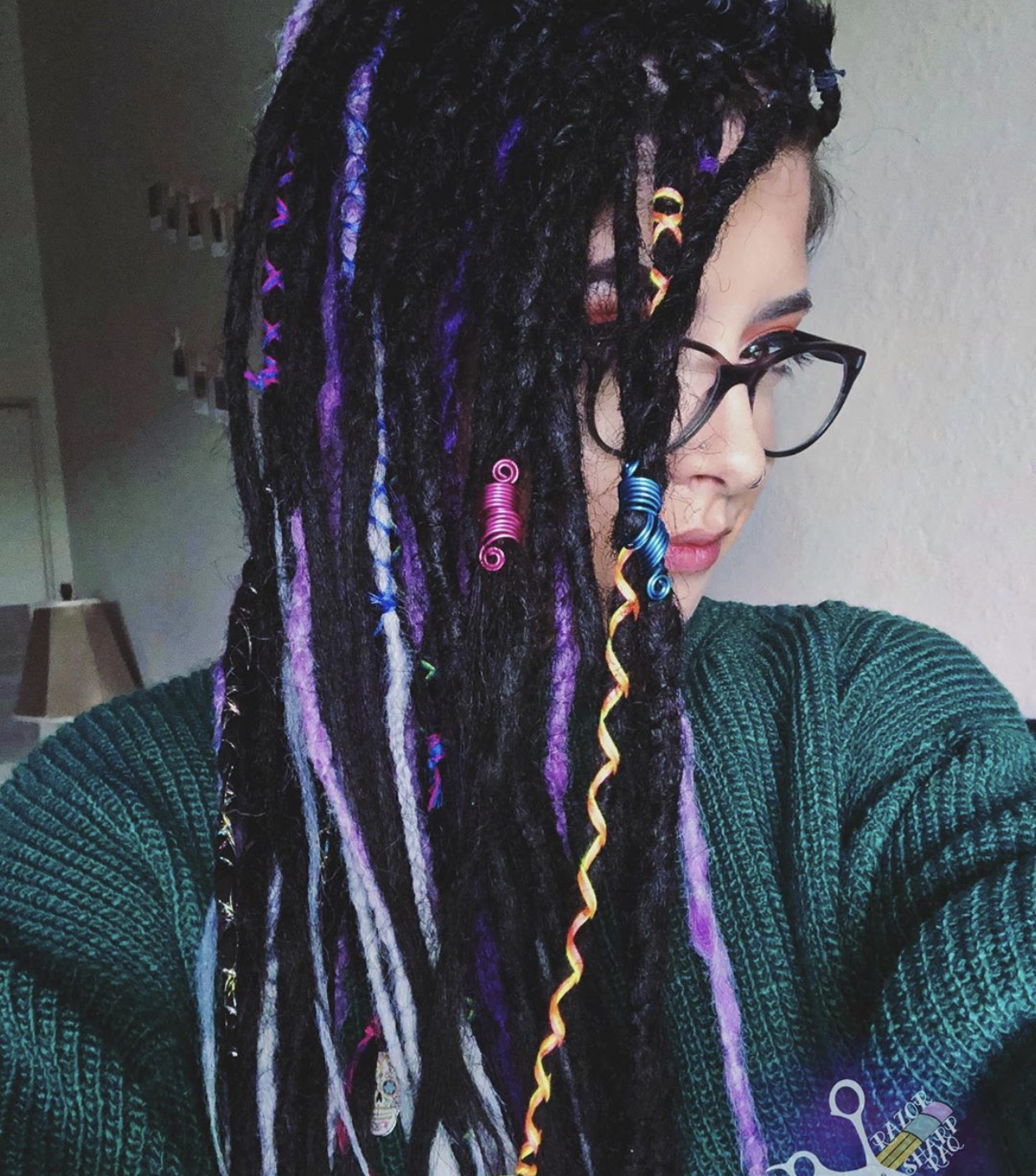 synthetic dreads girl
